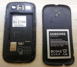 Смартфон Samsung S3 i9300 вид после снятия задней крышки